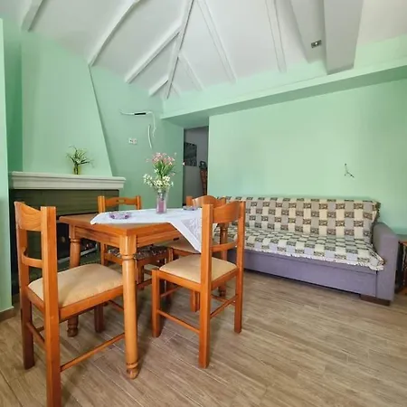 Traditional Mama House بيت للعطل سكالا سوتيروس