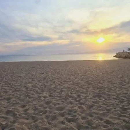 Traditional Mama House 斯卡拉索提罗斯