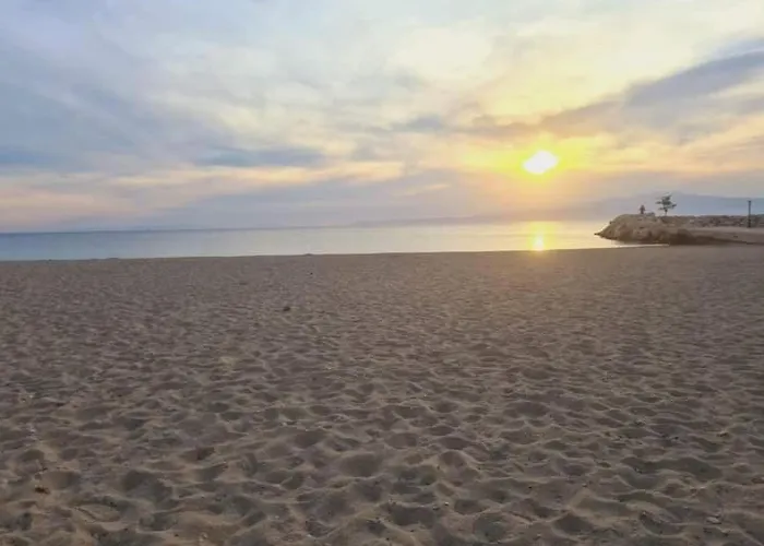 Traditional Mama House 斯卡拉索提罗斯